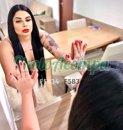Duda, mulher que faz videochamadas e sexting