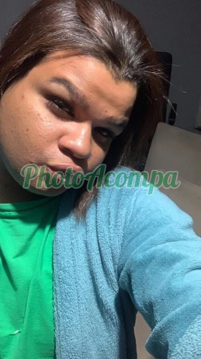 Bia Oliveira Santos, travesti em Guarulhos