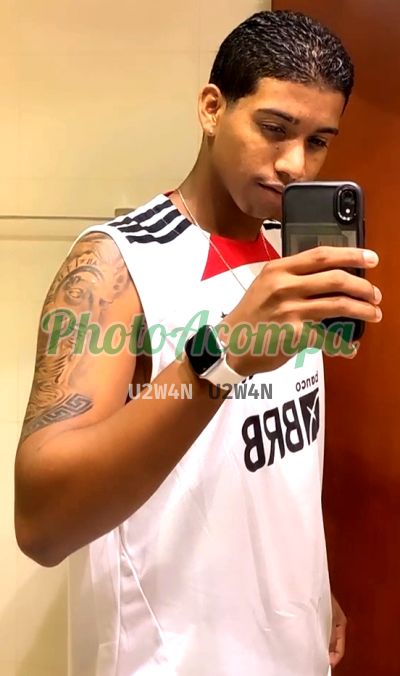 Bruno, garoto de programa no Flamengo (RJ)