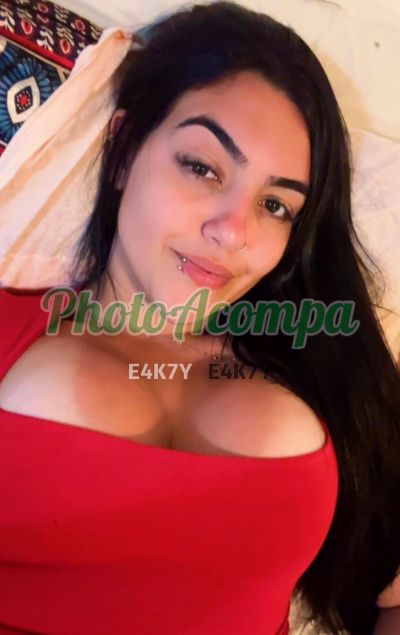 Mel Hot, mulher que faz videochamadas e sexting
