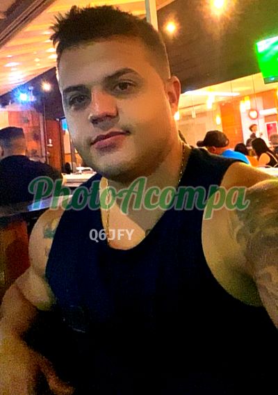 Phillip, homem que faz massagens eróticas no Rio de Janeiro
