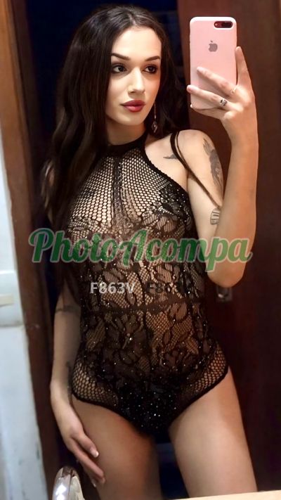 Ángel, travesti na Barra da Tijuca (RJ)