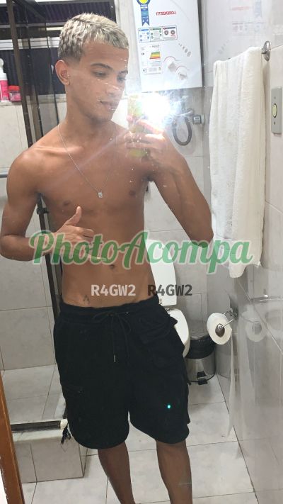 Iago, garoto de programa em Copacabana (RJ)