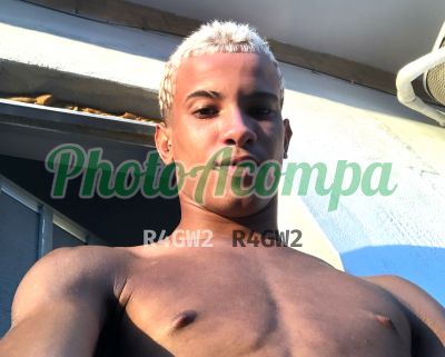 Iago, garoto de programa em Copacabana (RJ)