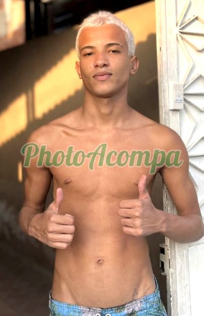 Iago, garoto de programa em Copacabana (RJ)