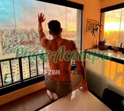 Henrique Sulivan, garoto de programa em Santos