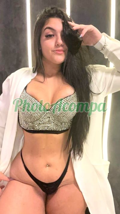 Mel Hot, mulher que faz videochamadas e sexting