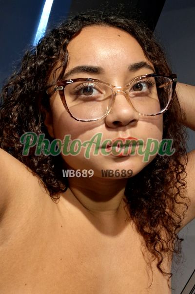 Carolzinha, mulher que faz videochamadas e sexting