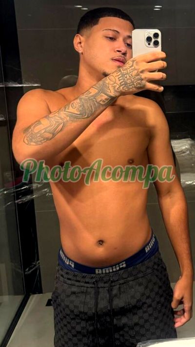 Artur Castro, garoto de programa no Centro (RJ)
