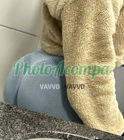 Gabriela Flor, mulher que faz videochamadas e sexting