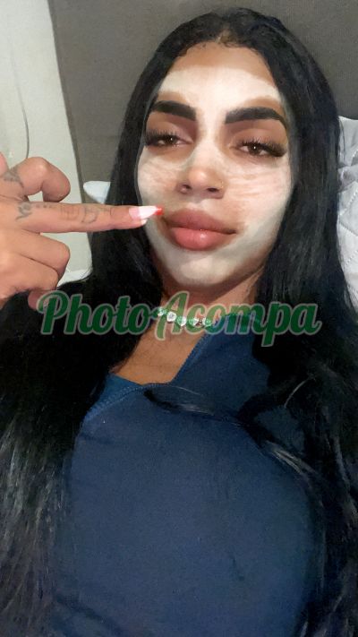 Bruninha, travesti no Recreio dos Bandeirantes (RJ)