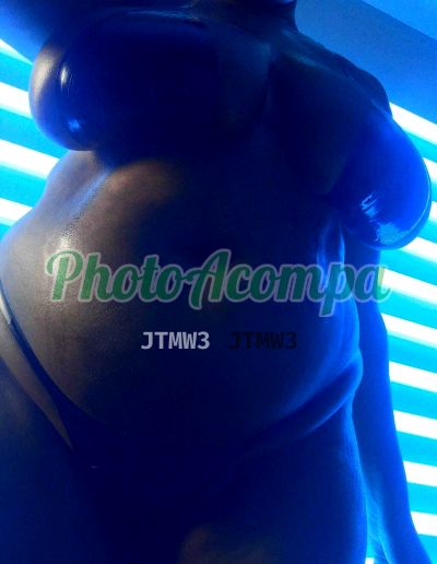 Flor Deliz, mulher que faz videochamadas e sexting