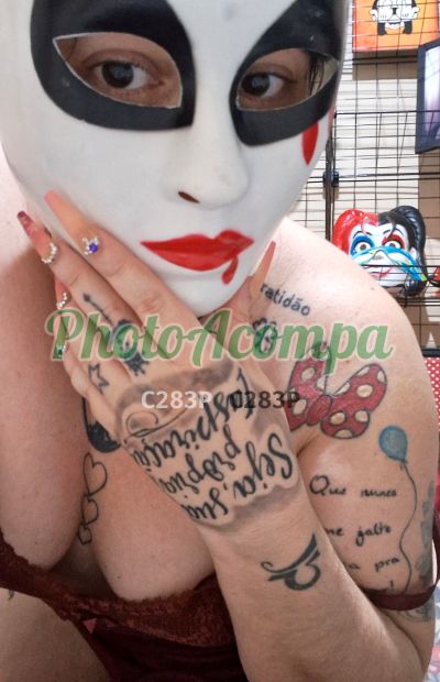 Mascaradaflor, mulher que faz videochamadas e sexting