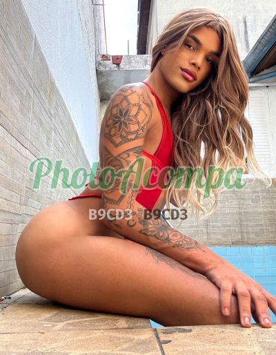 Jhully Carioca, travesti na Consolação (SP)