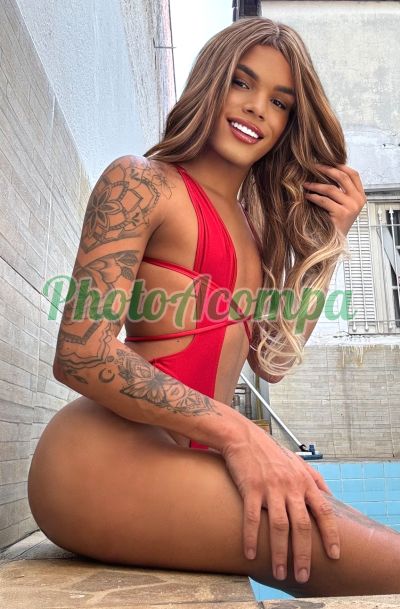 Jhully Carioca, transex na Consolação (SP)