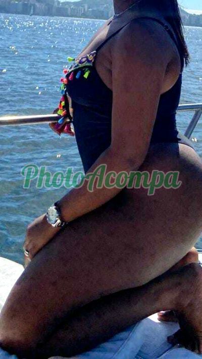 Nina, mulher que faz videochamadas e sexting