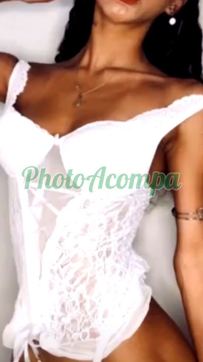 Maya, mulher que faz videochamadas e sexting