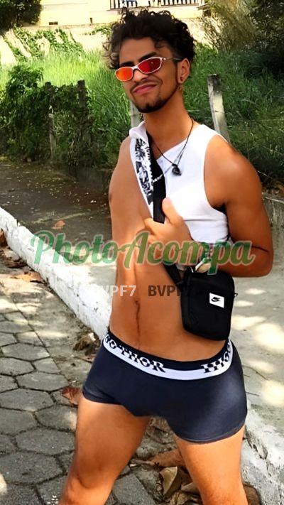 Henrique, homem que faz massagens eróticas no Centro (SP)