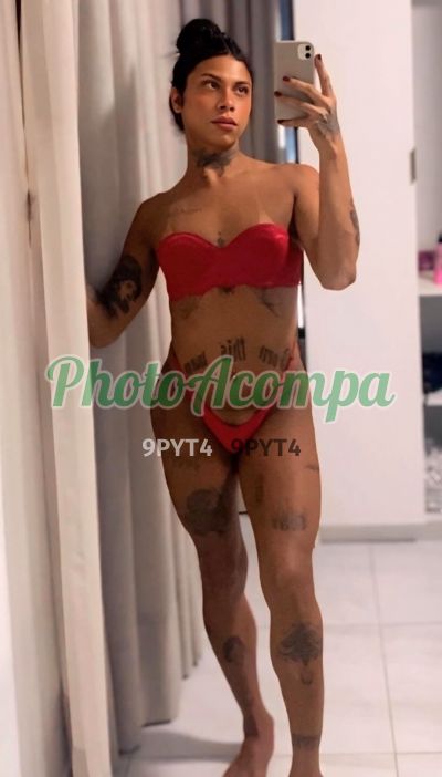 Isa, travesti em Recife