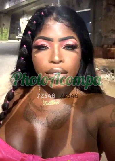 Raissa Barbier, travesti em Copacabana (RJ)