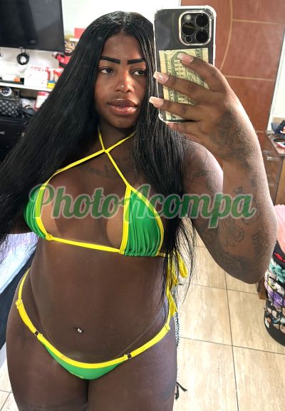 Raissa Barbier, transex em Copacabana (RJ)