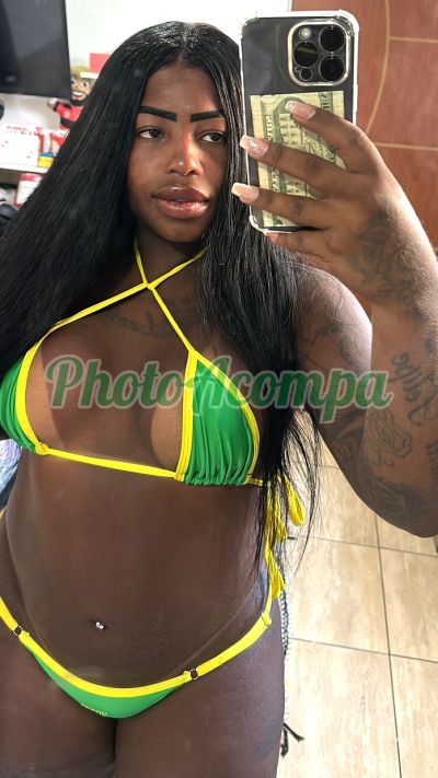 Raissa Barbier, transex em Copacabana (RJ)
