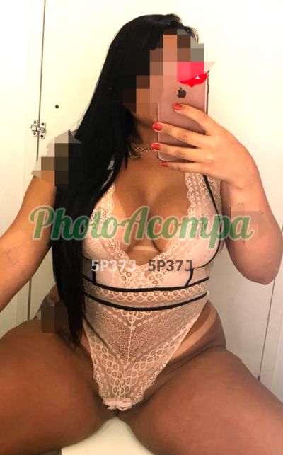 Lara, mulher que faz videochamadas e sexting