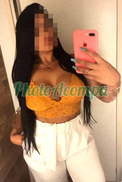 Lara, mulher que faz videochamadas e sexting