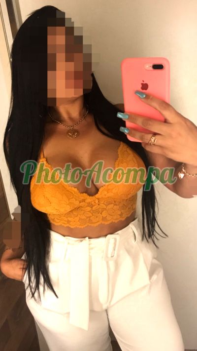 Lara, mulher que faz videochamadas e sexting