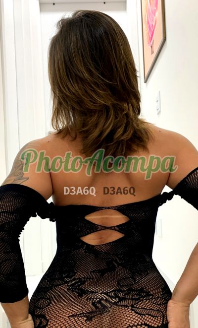 Sophie, mulher que faz videochamadas e sexting