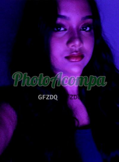 Carolzinha, mulher que faz videochamadas e sexting
