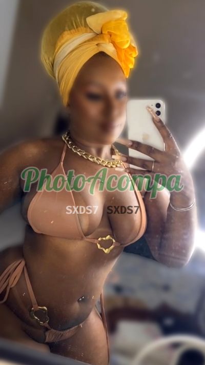 Michelly, mulher que faz videochamadas e sexting