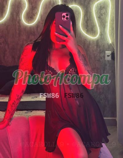 Carolzinha, mulher que faz videochamadas e sexting