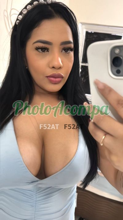 Nina, mulher que faz videochamadas e sexting