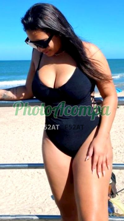 Nina, mulher que faz videochamadas e sexting