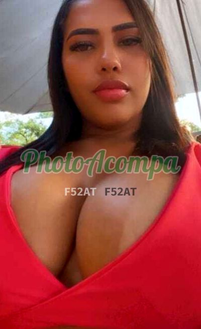 Nina, mulher que faz videochamadas e sexting