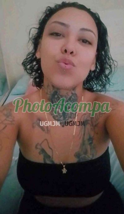 Paola, mulher que faz videochamadas e sexting