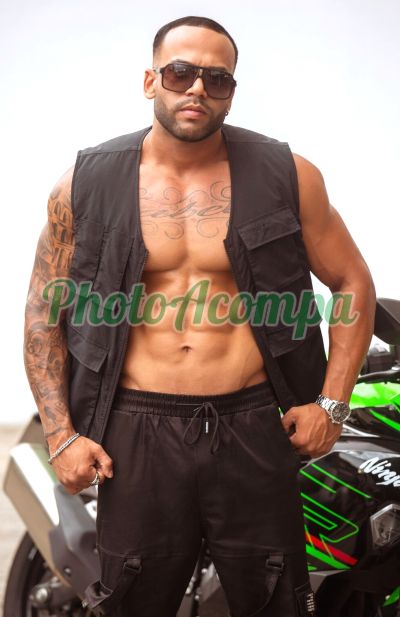 Mauricio Carioca (21) 99276-9278, Garoto de programa em Copacabana (RJ)