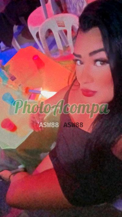 Juliana, travesti que faz massagens eróticas em Nova Iguaçu