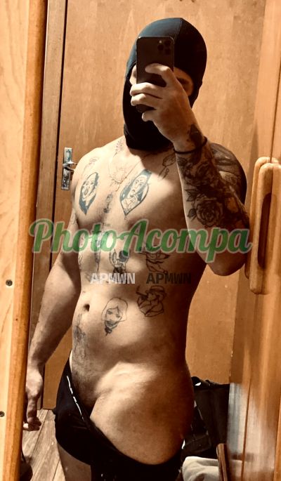 Leopoldo, homem que faz massagens eróticas em Goiânia