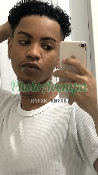Henrique, garoto de programa no Centro (RJ)