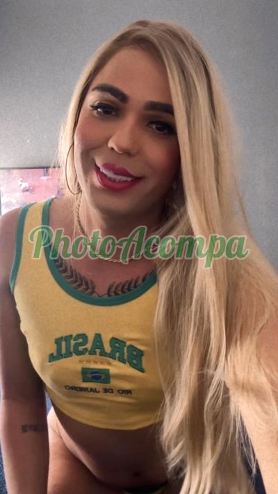Babi, travesti em Copacabana (RJ)