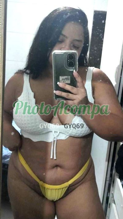 Nalla, mulher que faz videochamadas e sexting