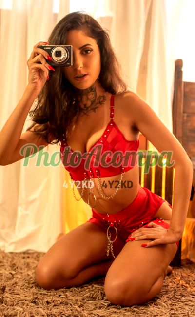 Cat Meize, mulher que faz videochamadas e sexting