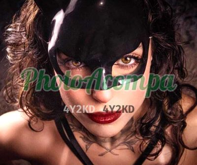 Cat Meize, mulher que faz videochamadas e sexting