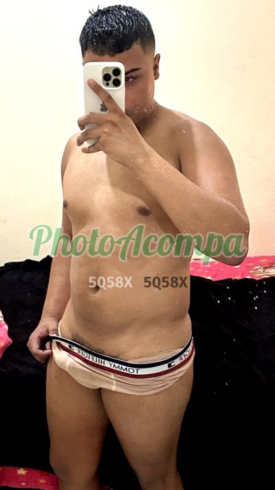 Rian, homem que faz massagens eróticas em João Pessoa
