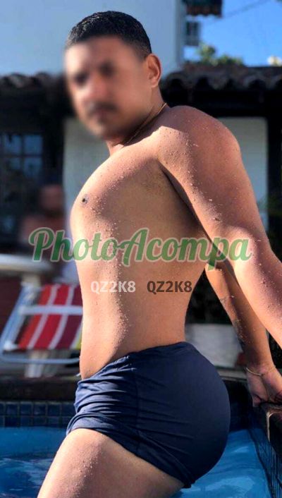 Vinícius, garoto de programa em Copacabana (RJ)
