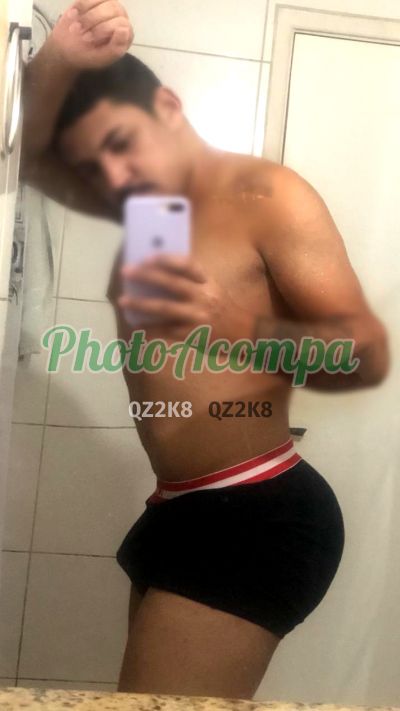 Vinícius, garoto de programa em Copacabana (RJ)