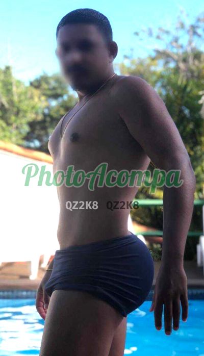Vinícius, garoto de programa em Copacabana (RJ)