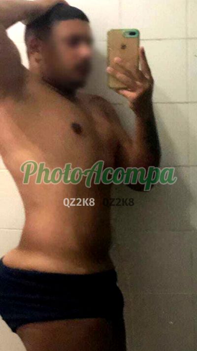 Vinícius, garoto de programa em Copacabana (RJ)